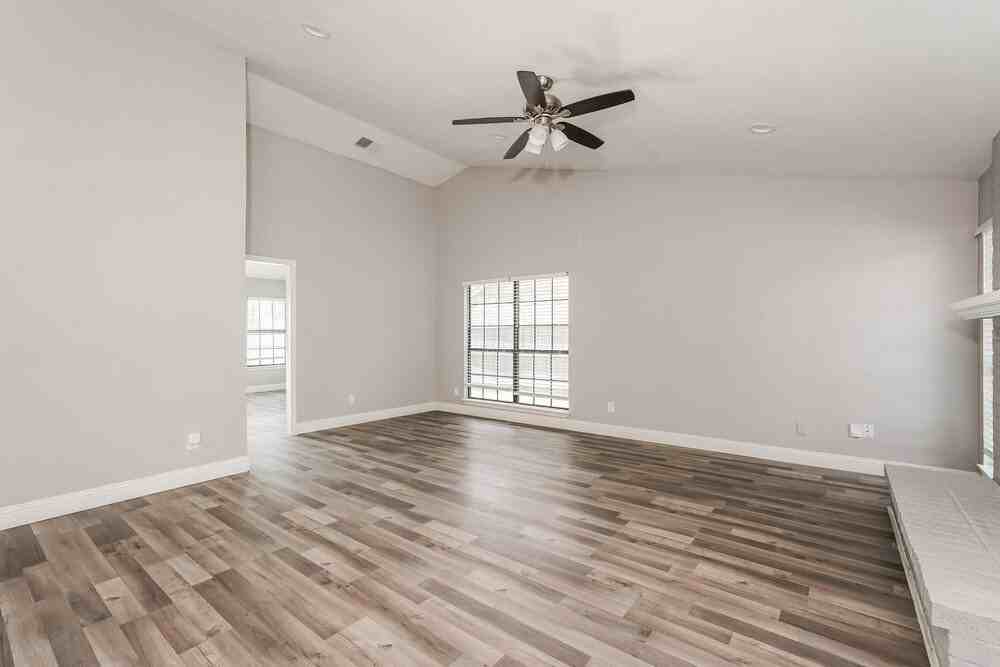 2303 Villanova St - Photo 4 of 16