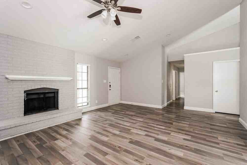 2303 Villanova St - Photo 5 of 16