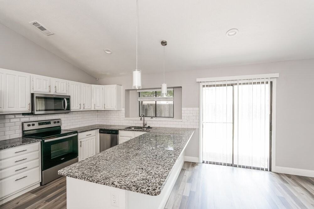 2303 Villanova St - Photo 6 of 16