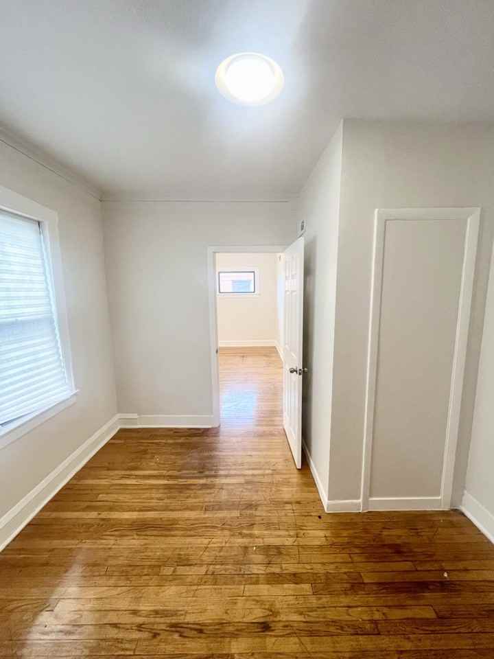 1327 N Lorel Ave #2W - Photo 3 of 12