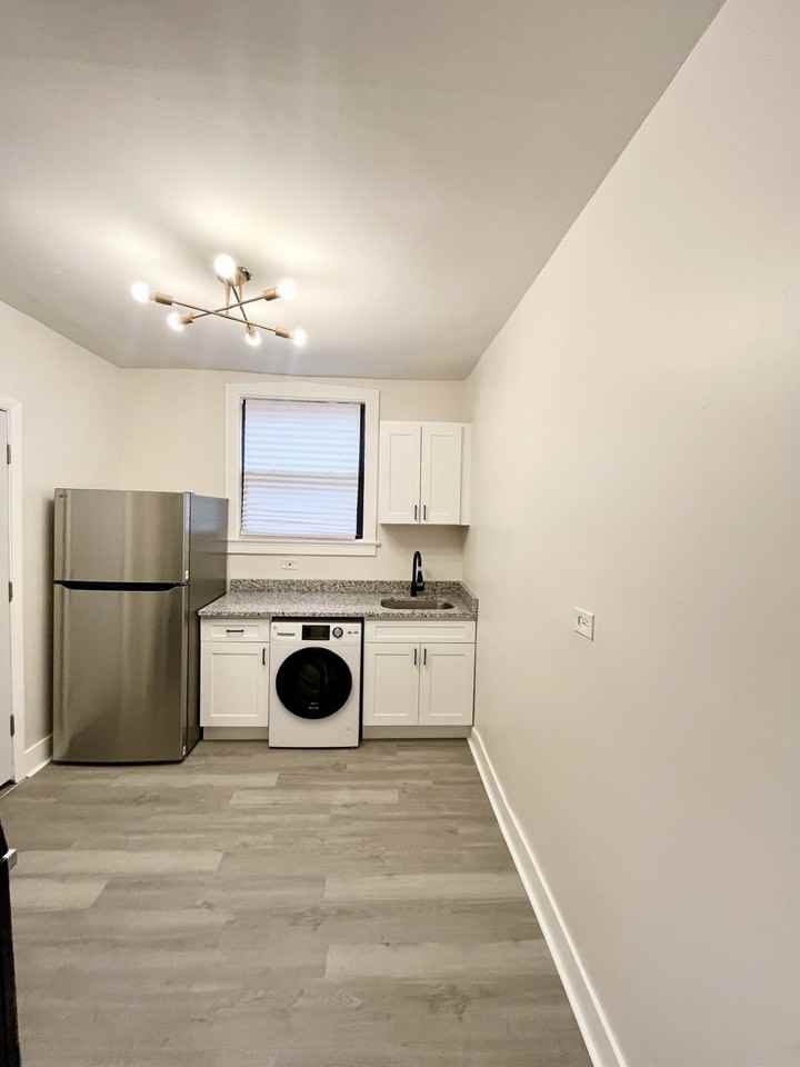 1327 N Lorel Ave #2W - Photo 7 of 12