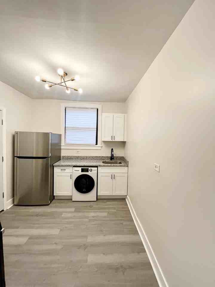 1333 N Lorel Ave #2W - Photo 7 of 12