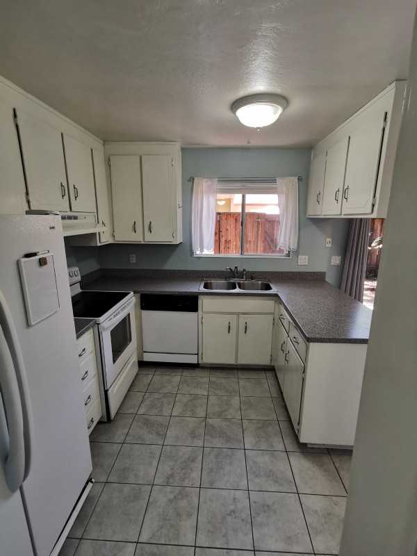 2035 Alta Loma St - Photo 4 of 11