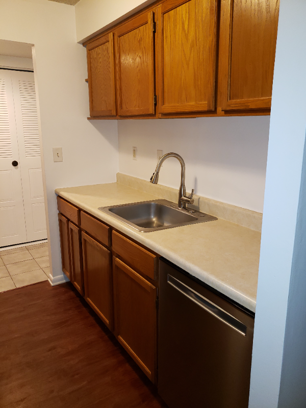 2305 Pond View Dr - Photo 4 of 22