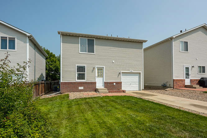 10700 Kimblewyck Cir - Photo 2 of 21