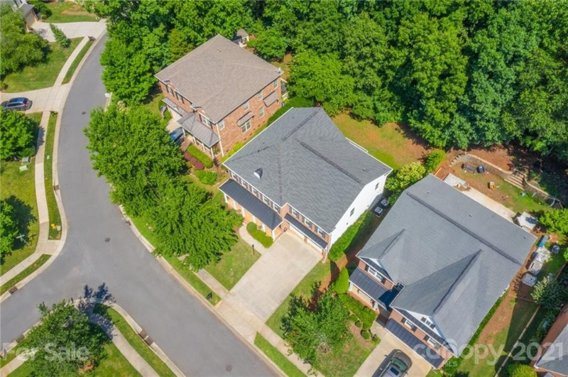 8022 Lansford Rd - Photo 3 of 37