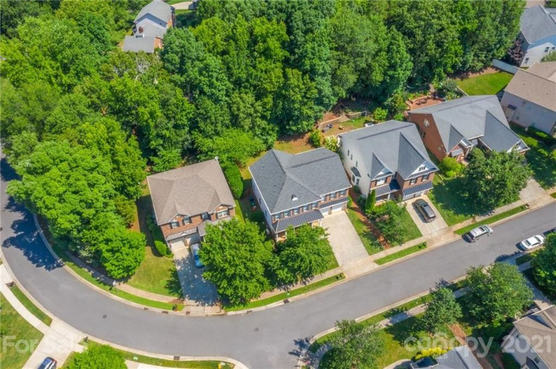 8022 Lansford Rd - Photo 4 of 37
