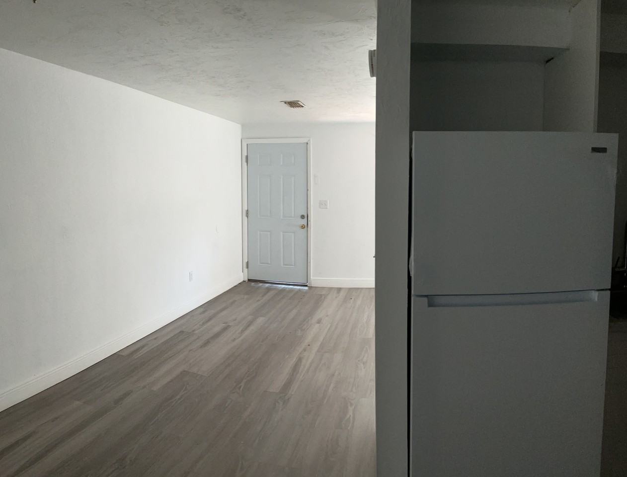6928 Southwest 6th Place #H - Photo 2 of 4