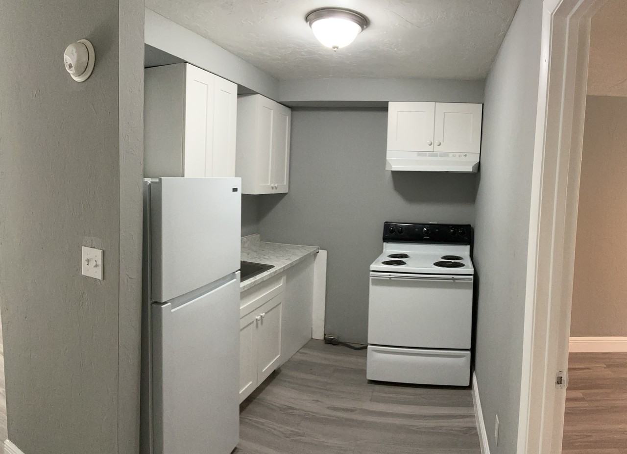 6928 Southwest 6th Place #H - Photo 3 of 4