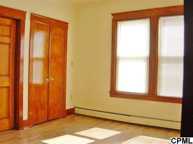 613 N Chestnut St - Photo 4 of 7