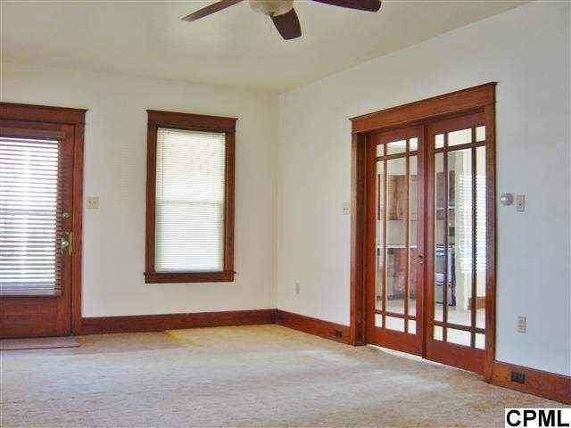 613 N Chestnut St - Photo 6 of 7