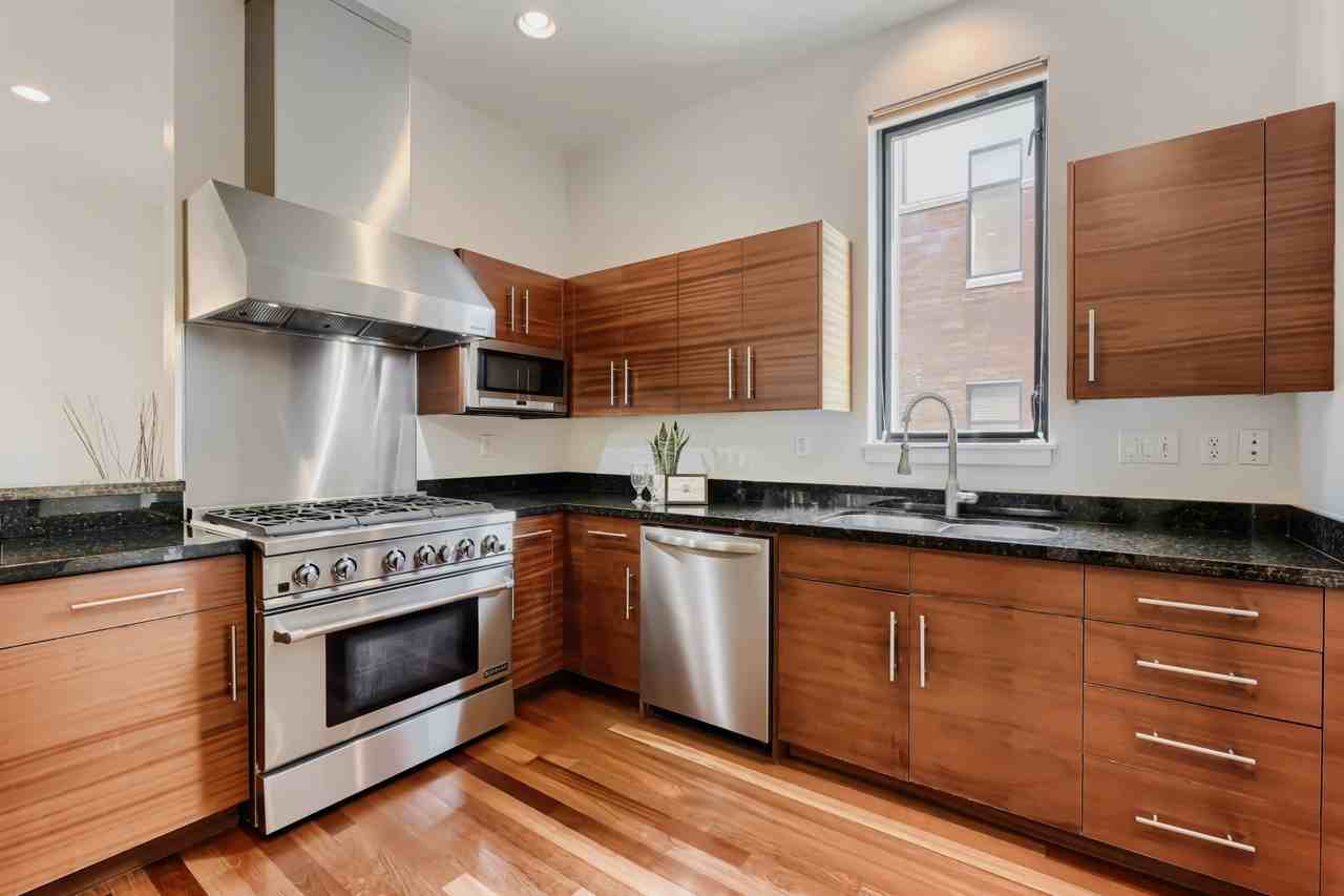 1616 Nw Riverscape St - Photo 5 of 17