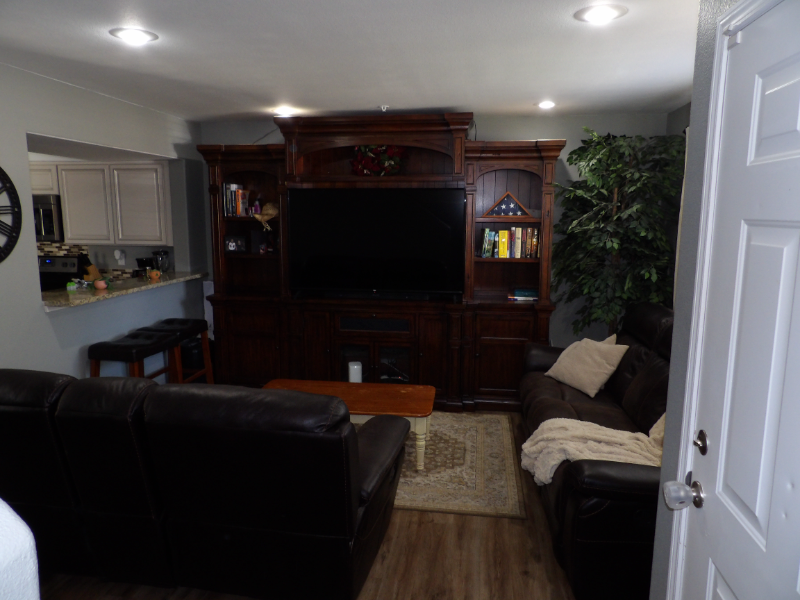 332 E Ohio Ave - Photo 3 of 25
