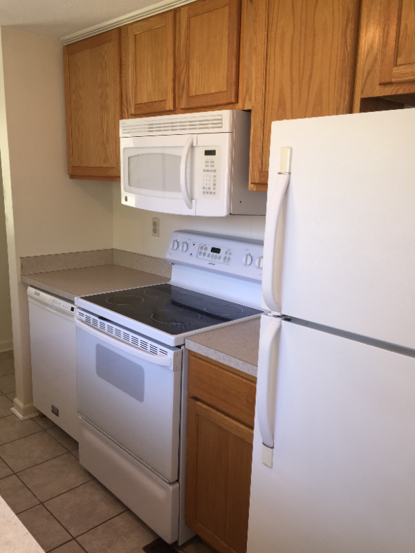 715 Barlow St - Photo 3 of 16