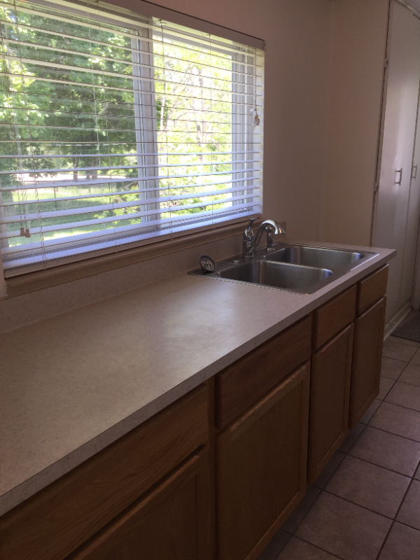 715 Barlow St - Photo 4 of 16