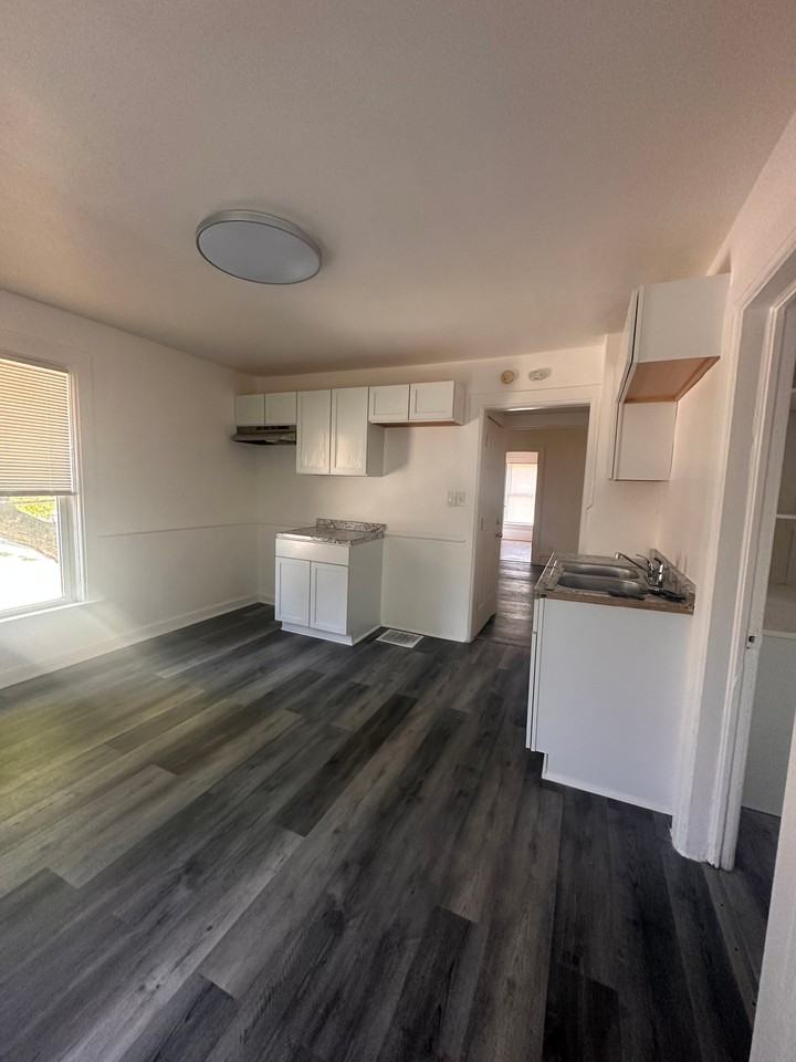 1840 Saint Clair St - Photo 2 of 9