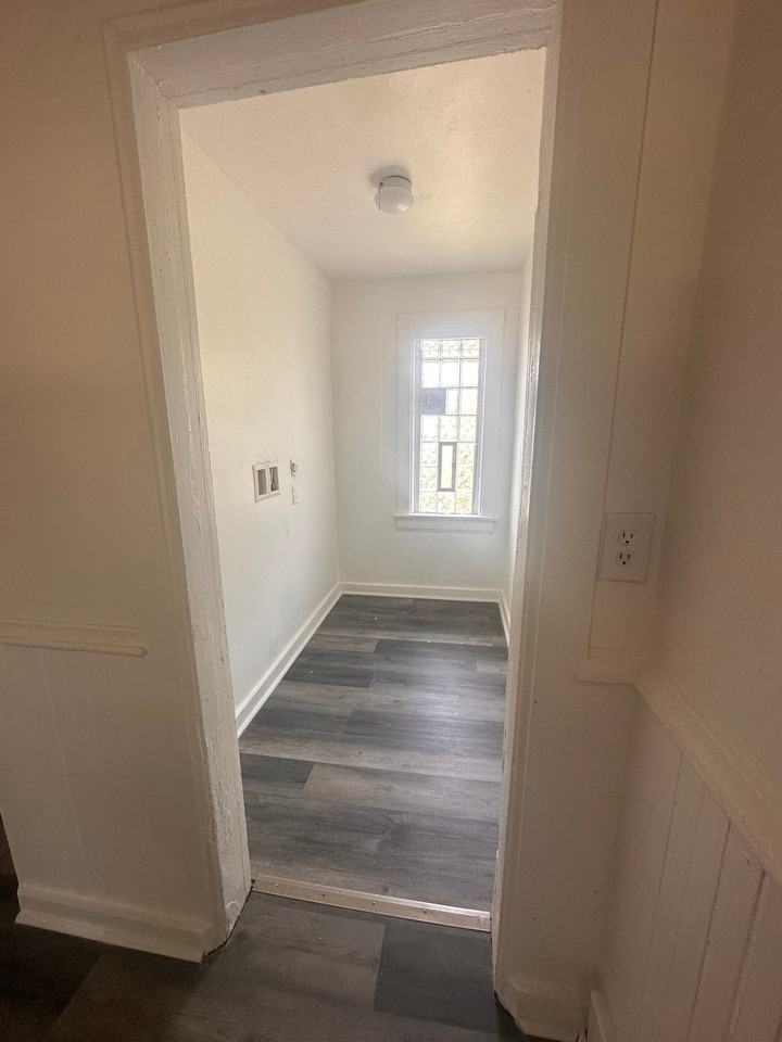 1840 Saint Clair St - Photo 5 of 9