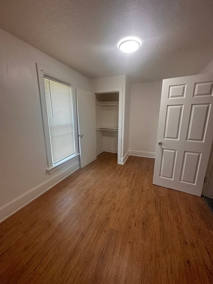 1840 Saint Clair St - Photo 7 of 9