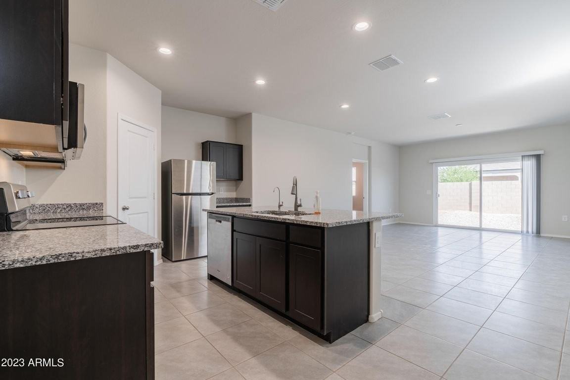 5206 E Gummite Dr - Photo 3 of 20