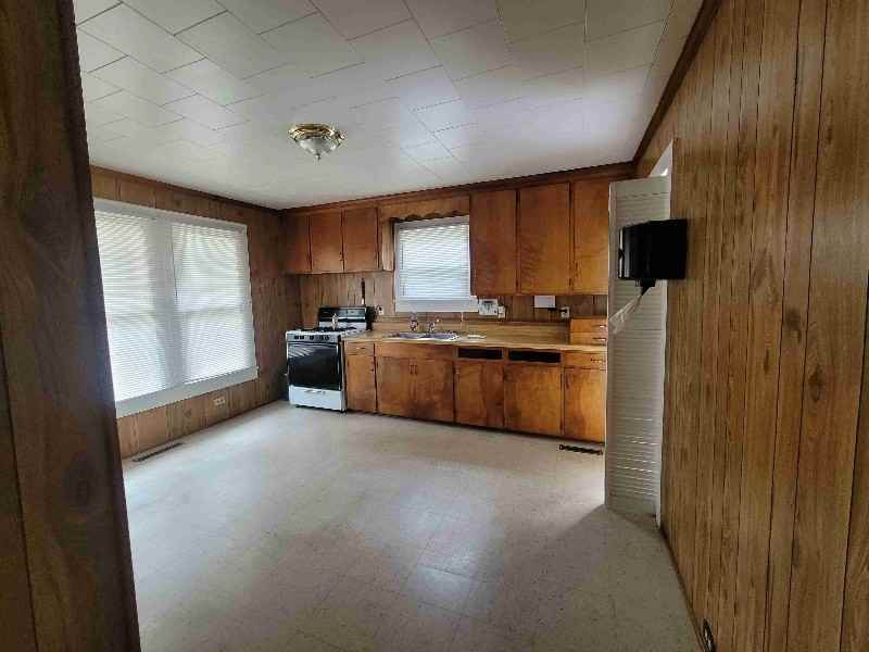 515 Broad St - Photo 5 of 7
