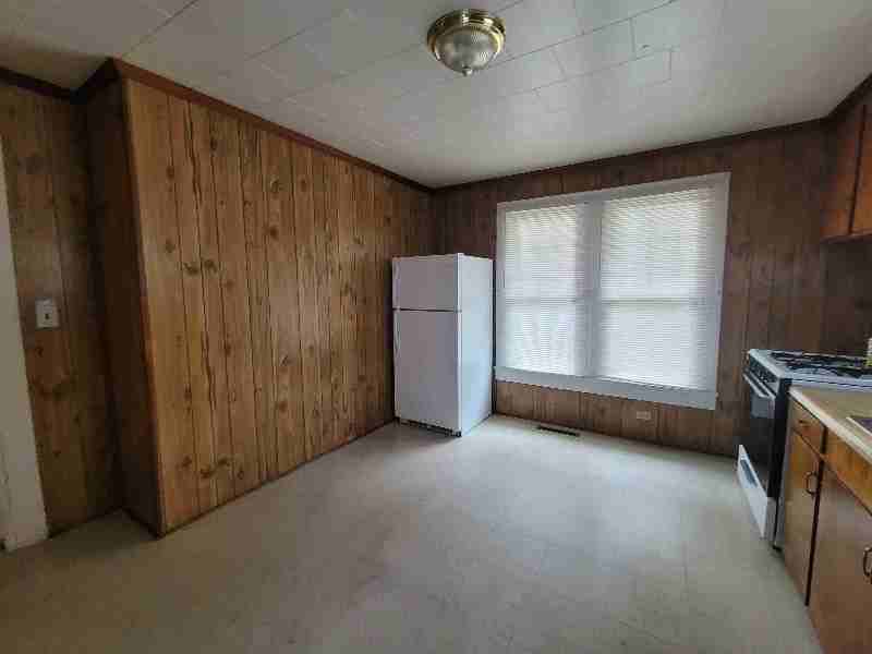 515 Broad St - Photo 6 of 7