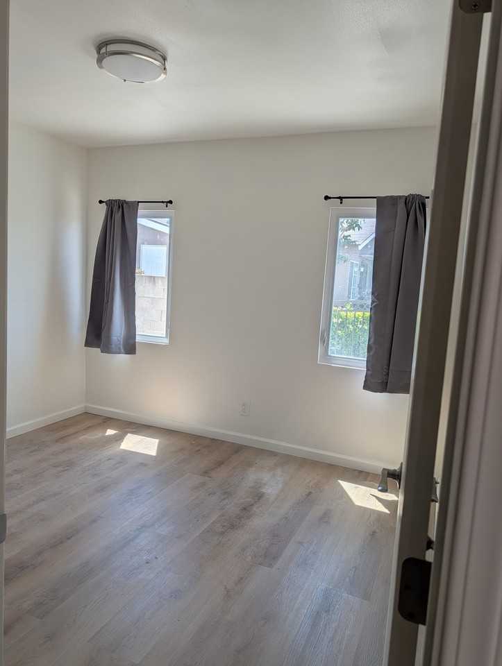 142 W 111th Pl #142 - Photo 5 of 7