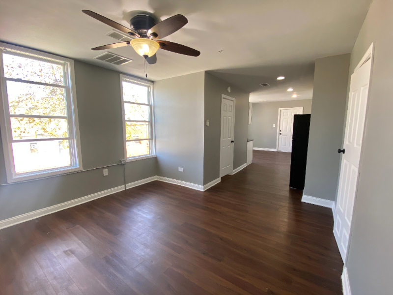 4500 S Honore St #2R - Photo 3 of 8