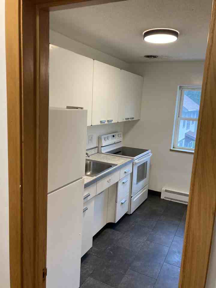 408 6th St Sw #7 - Photo 3 of 18