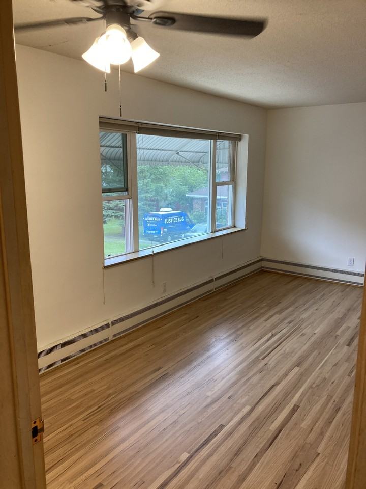 408 6th St Sw #7 - Photo 5 of 18