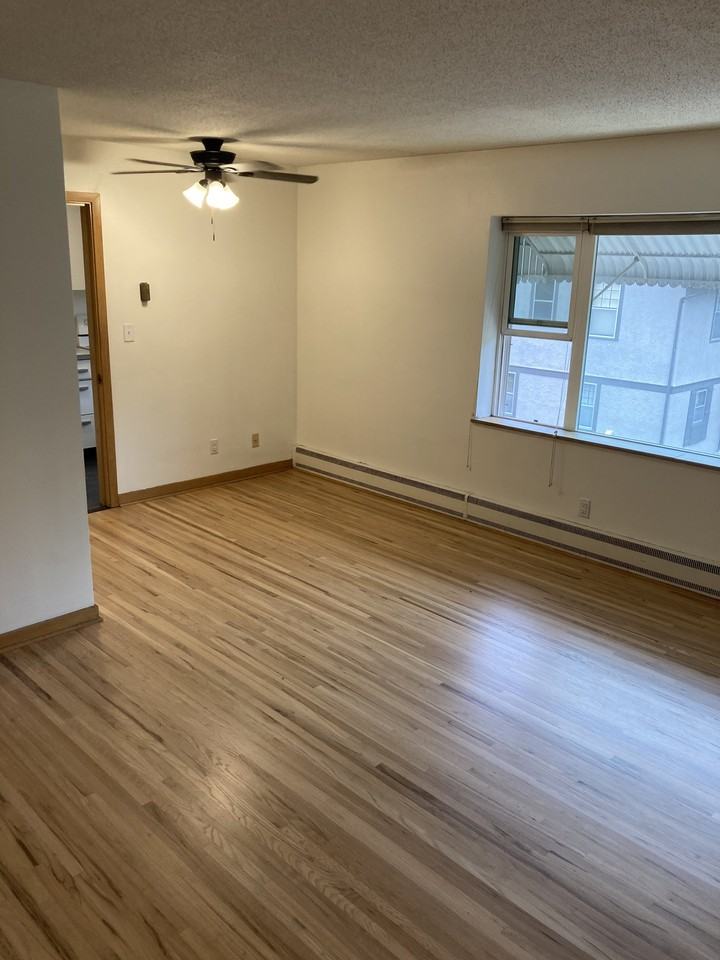 408 6th St Sw #7 - Photo 7 of 18