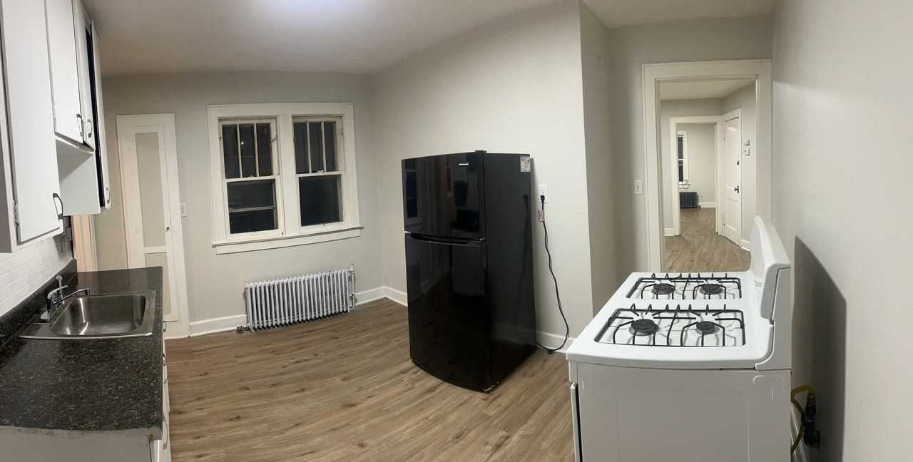 233 Lester Ave #2R - Photo 2 of 10