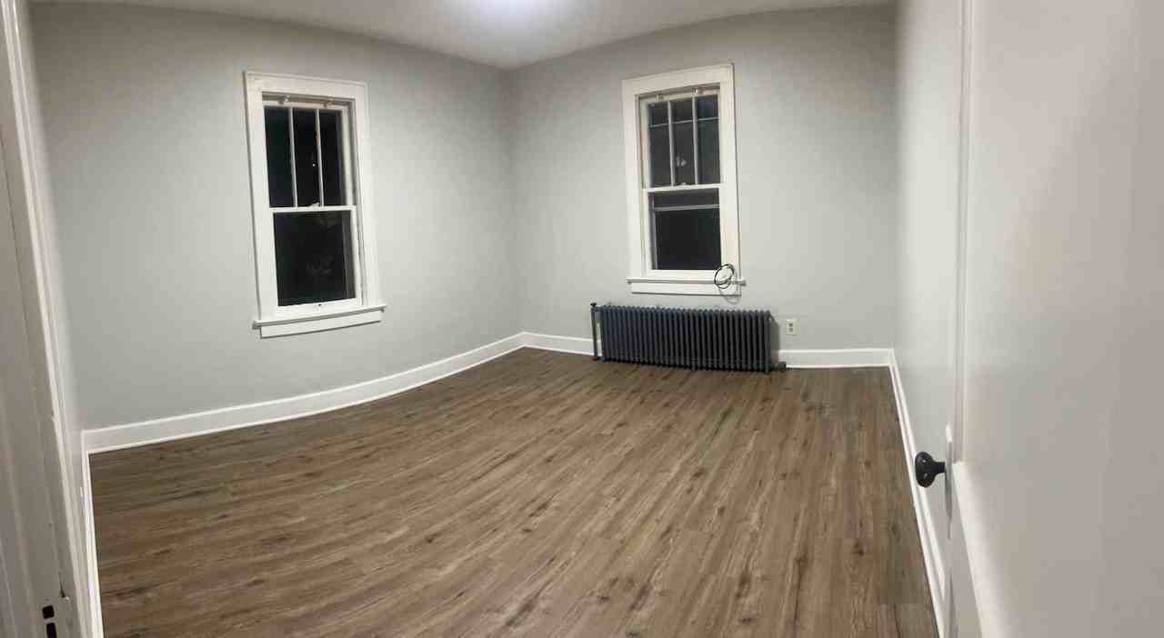 233 Lester Ave #2R - Photo 4 of 10