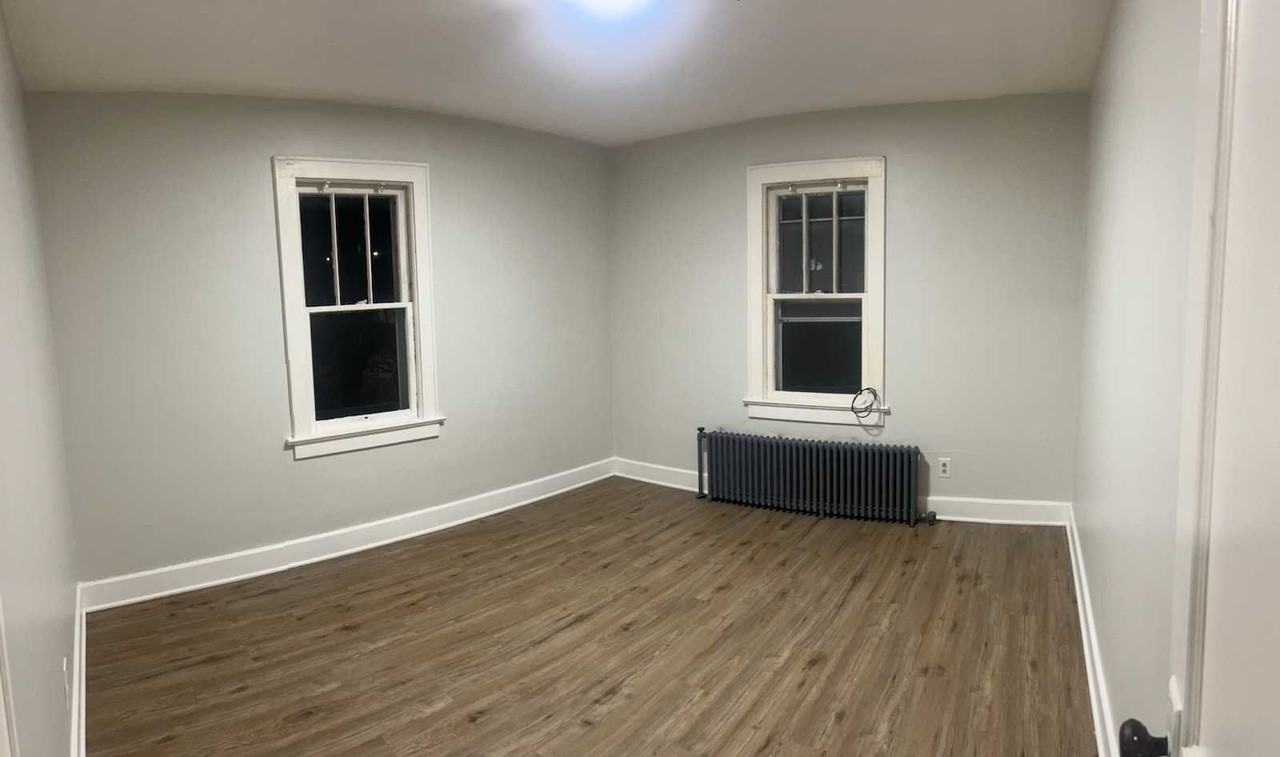 233 Lester Ave #2R - Photo 5 of 10