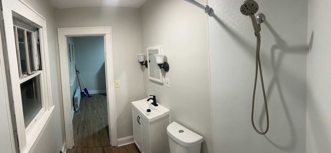 233 Lester Ave #2R - Photo 7 of 10