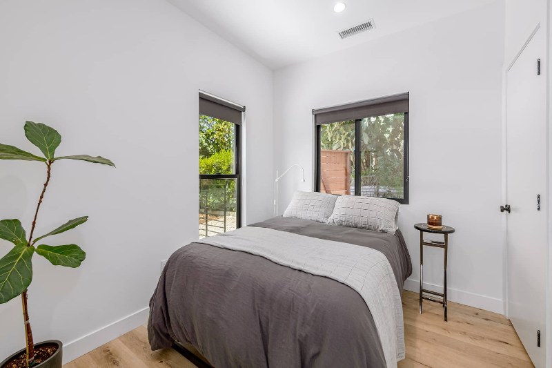 5237 Irvington Pl - Photo 7 of 11
