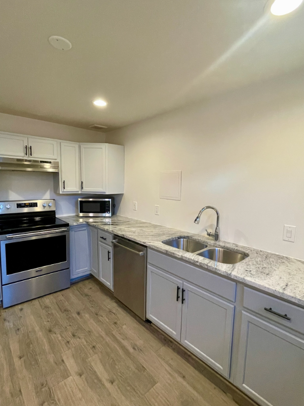 427 Hickory St - Photo 5 of 16