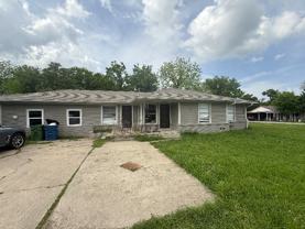 801 Pecan St - Photo 1 of 1