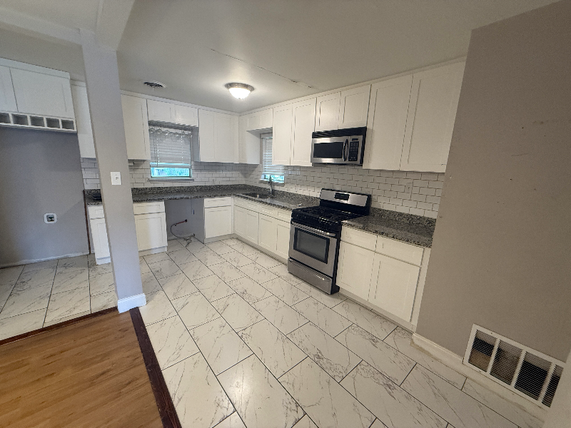 801 Pecan St - Photo 2 of 16