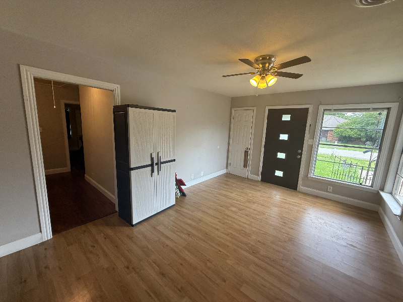 801 Pecan St - Photo 3 of 16
