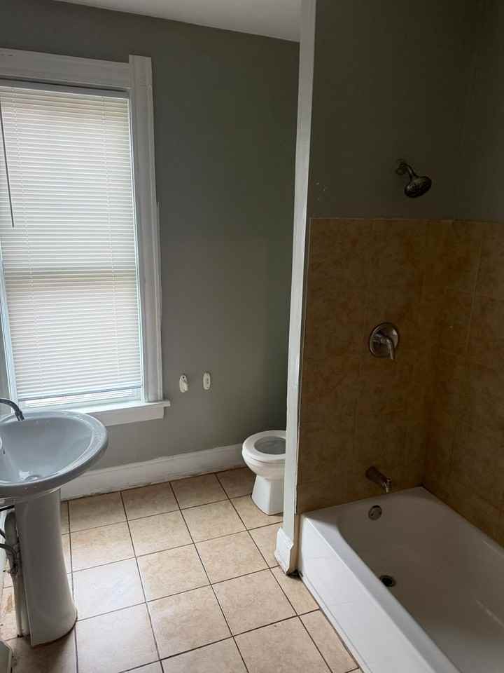 3241 Warsaw St - Photo 5 of 10