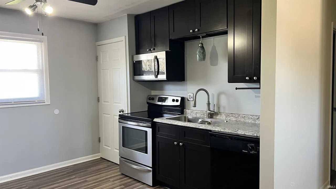 1919 S Nebo Rd #1919 - Photo 3 of 12