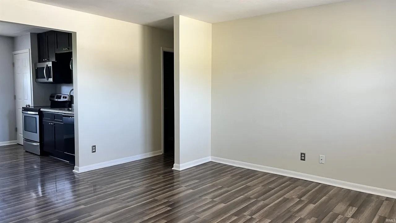 1919 S Nebo Rd #1919 - Photo 4 of 12