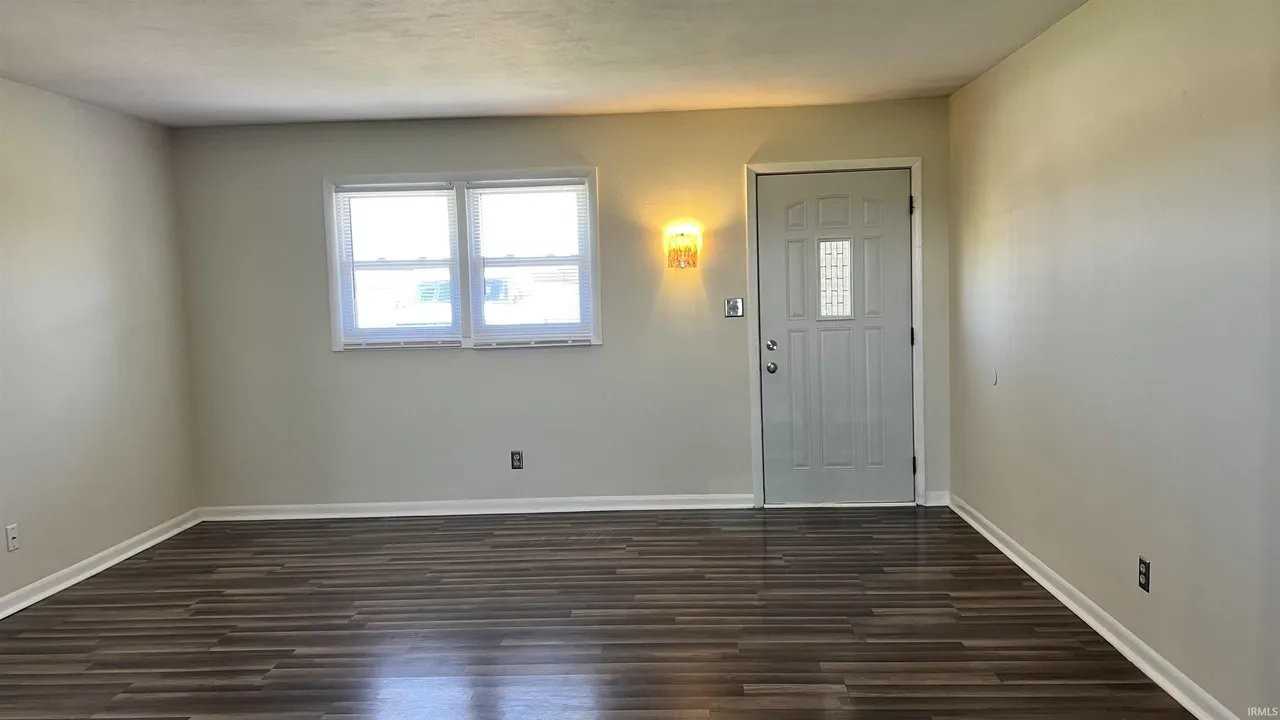 1919 S Nebo Rd #1919 - Photo 6 of 12