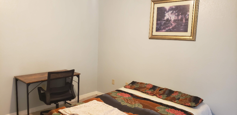 1113 E Oak St #3 - Photo 4 of 7
