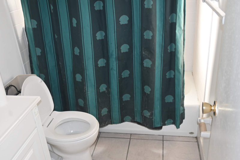 1113 E Oak St #3 - Photo 6 of 7