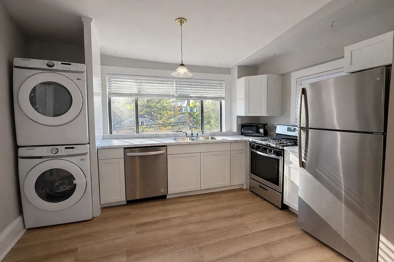 747 Barnett St Ne #3 - Photo 3 of 16