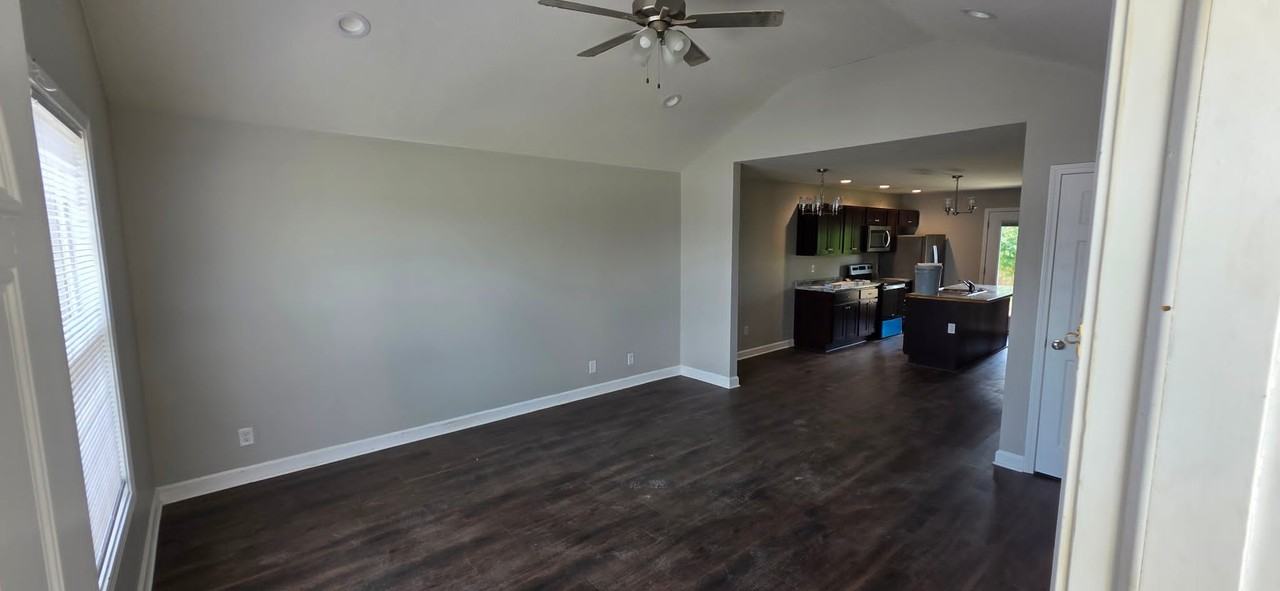 285 Creekwood Ave #D - Photo 2 of 16