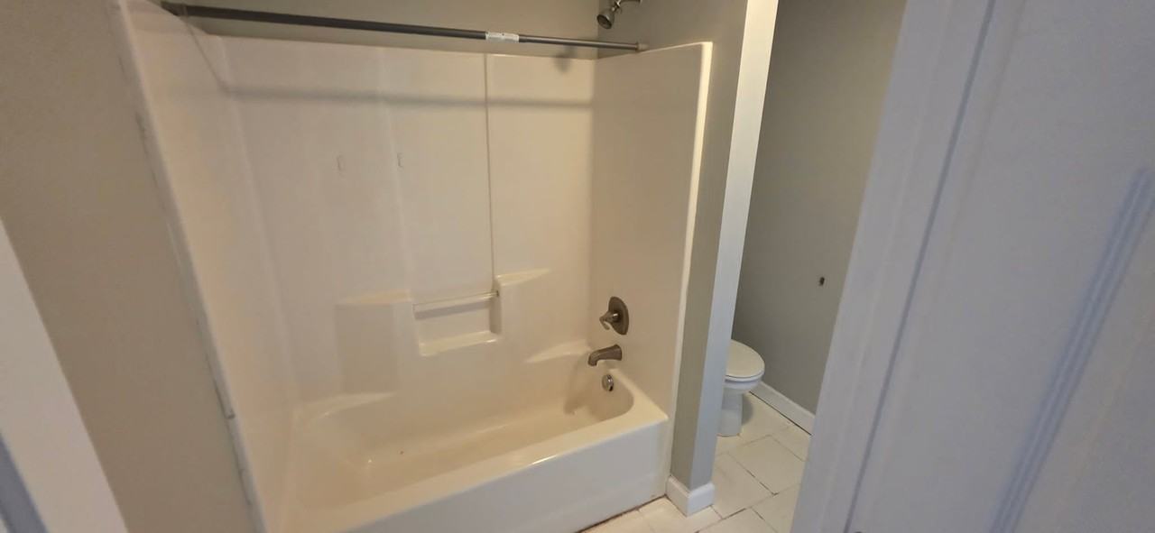 285 Creekwood Ave #D - Photo 3 of 16