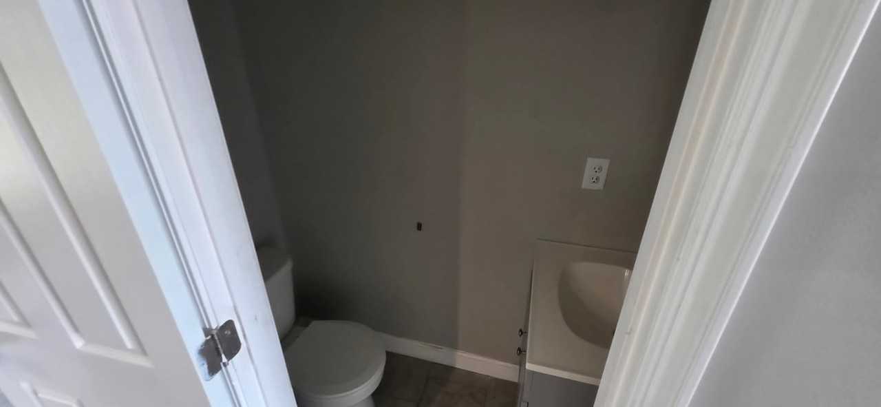 285 Creekwood Ave #D - Photo 7 of 16
