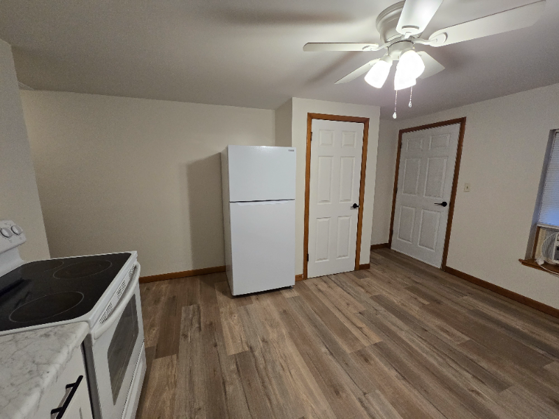 800 W Walworth St #3 - Photo 3 of 21